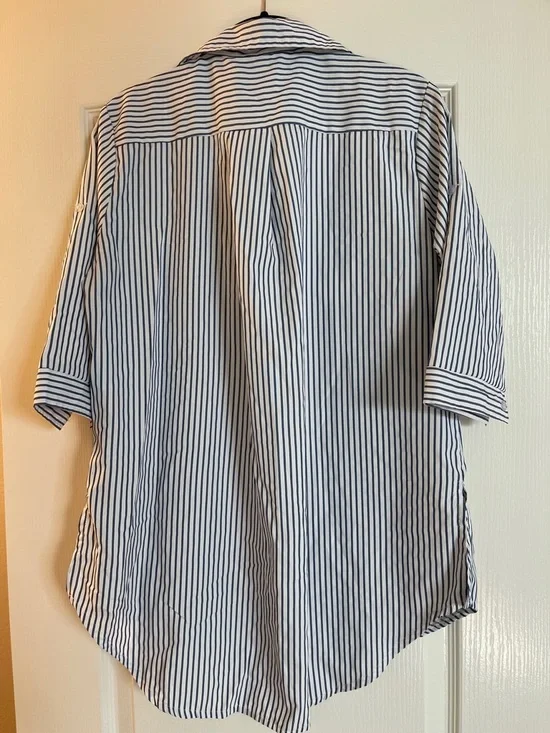 Button down top - Picture 2 of 3